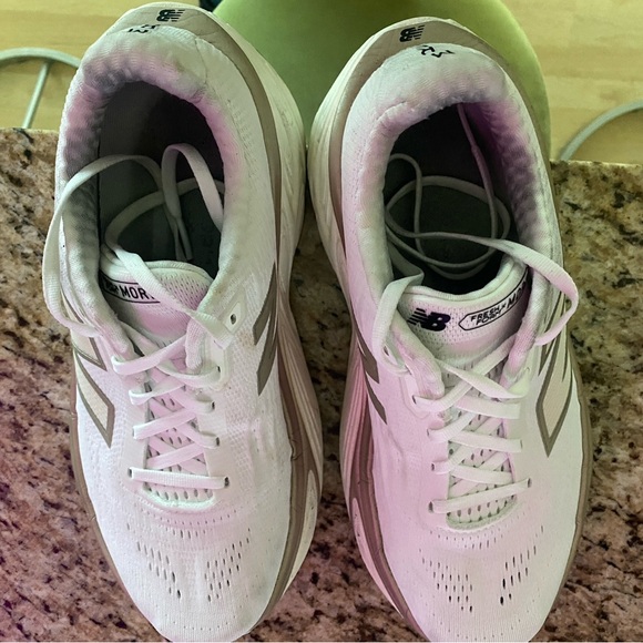 New Balance Fresh Foam x More v5 White and Gold Athletic Shoes - Picture 8 of 8